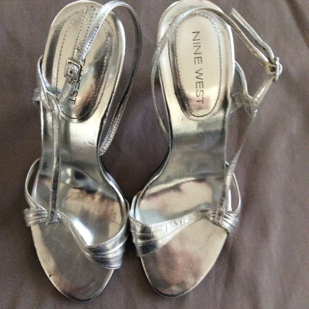 Size 6 Nine West Silver Heel Sandals.